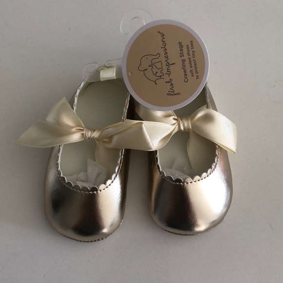 First Impressions Shoes Nwt First Impressions Gold Bow Tie Flats Sz